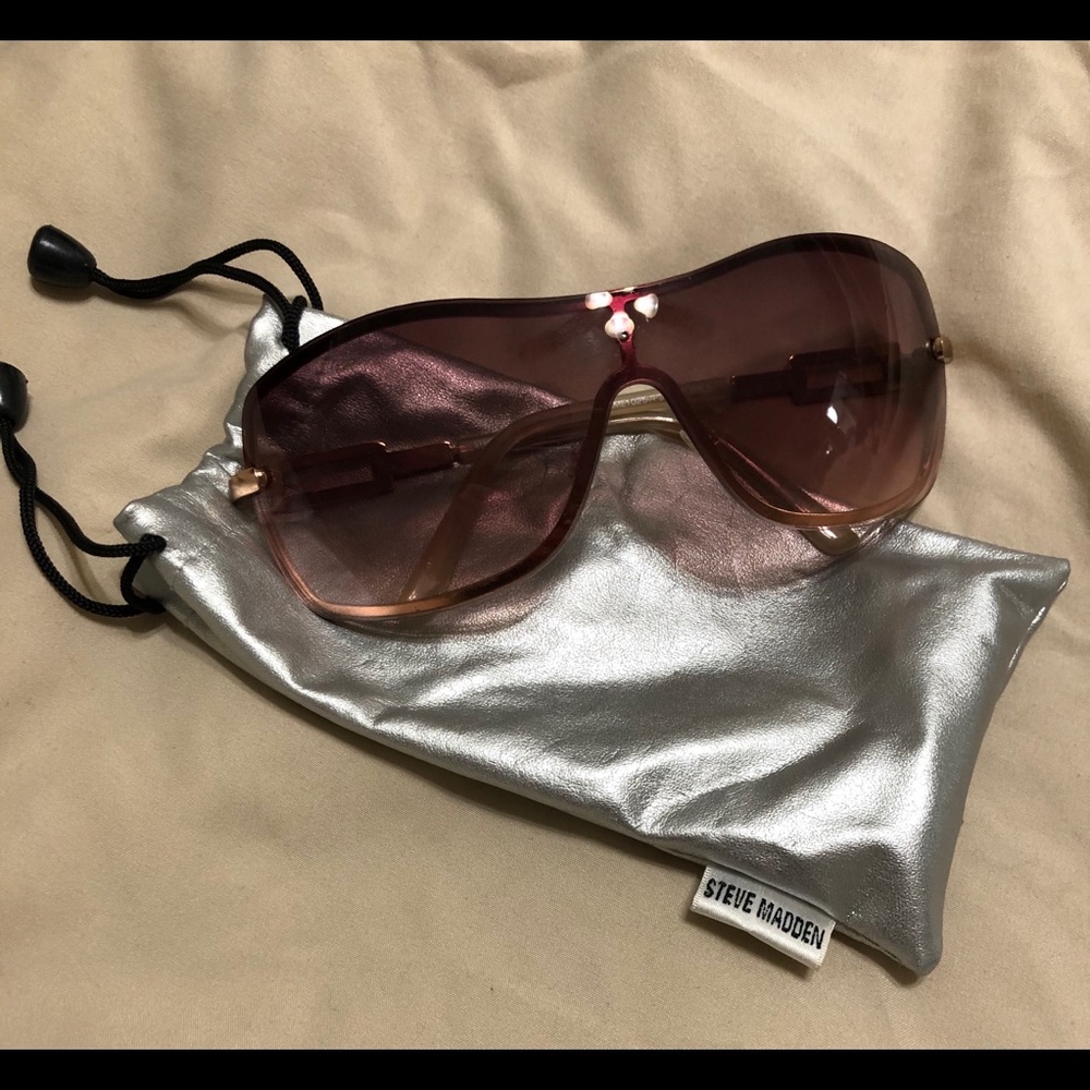 Pre-loved Steve Madden sunglasses